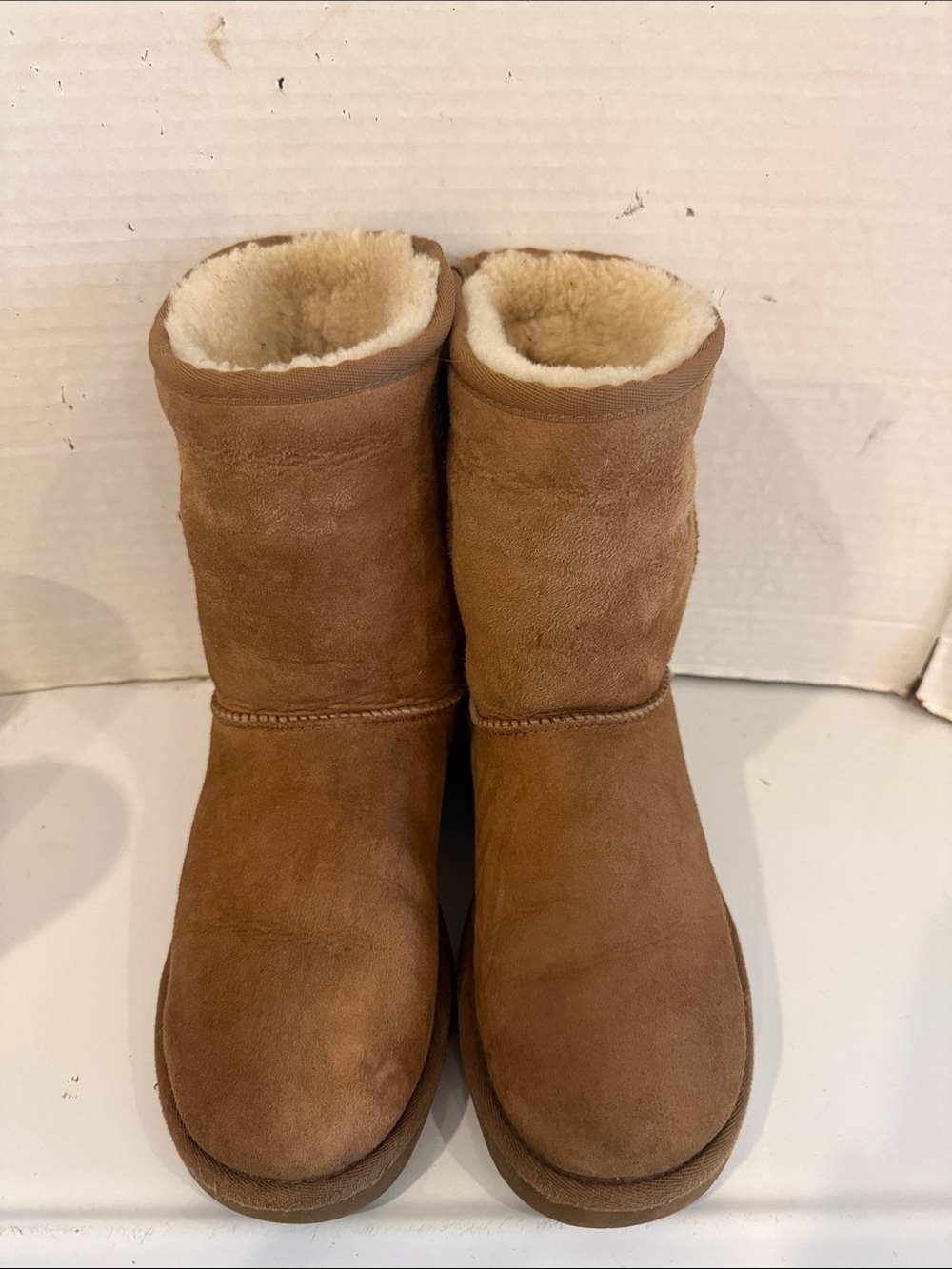 UGG Classic Short Suede Boots in Chestnut Brown (sz 7)